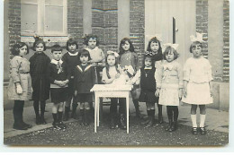 27 - N°88341 - EVREUX - Souvenir D'école Ghislaine Renoult - Une Fillette Portant Une Poupée - Carte Photo - Evreux