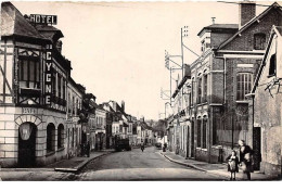 27 . N° 101534 . Cpsm .9x14 Cm .conches En Ouche .rue Du Val .hotel Cafe . - Conches-en-Ouche