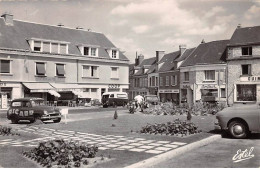 28 - LA LOUPE - SAN58392 - La Place De L'Hôtel De Ville Et La Rue De Chartres - CPSM 14x9 Cm - La Loupe