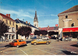 28 - SAN61547 - AUNEAU - La Place Du Marché - Combier - CPSM 10x15 Cm - Auneau