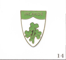 Pin’s Sport - Rugby XV / Blason De L’Équipe D’Irlande Avec Trèfle. Non Est. EGF. T1017-14 - Rugby