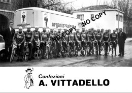 PHOTO CYCLISME REENFORCE GRAND QUALITÉ ( NO CARTE ), GROUPE TEAM VITTADELLO 1966 - Radsport