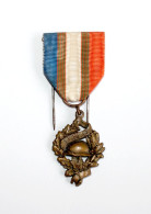 MEDAILLE INSIGNE MILITAIRE, UNC UNION NATIONALE DES COMBATTANTS GUERRE 14-18 WWI / ANTIQUE MEDAL MILITARIA   (1303.3) - France