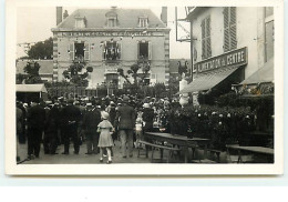 Carte-Photo - SAINT-GERAND-LE-PUY - Fête Devant La Mairie - Autres & Non Classés