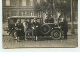 Carte-Photo - SAINT-QUENTIN - Hommes Et Femmes Devant Une Voiture Devant Le Lycée Henri Martin - Saint Quentin