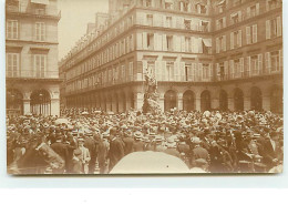 Carte-Photo - PARIS I -  Rue Rivoli - Foule - Arrondissement: 01