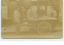 Carte-Photo - Marchande Devant Un Café - Absinthe Pernod Fils - Artigianato Di Parigi