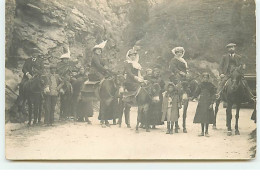 Carte-Photo - Hommes Et  Femmes Sur Des ânes - Burros