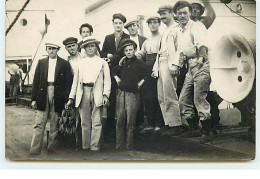 Carte-Photo - Le Curityba - Groupe D'Hommes - Autres & Non Classés