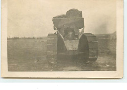 Carte-Photo - Homme Dans Un Char Renault - Equipment