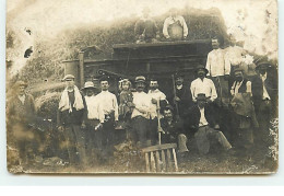 Carte-Photo - Groupe Autour D'une Moissonneuse - Otros & Sin Clasificación