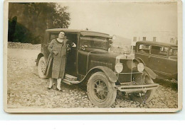 Carte-Photo - Femme Près D'une Voiture - Rolls Royce - Turismo