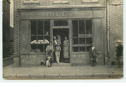 Carte-Photo - Famille Devant Un Magasin Boulat - Shops