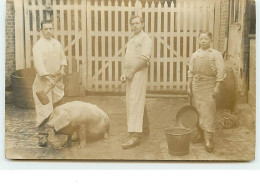 Carte-Photo - Boucherie - Bouchers Prêt à Tuer Un Cochon - Elevage