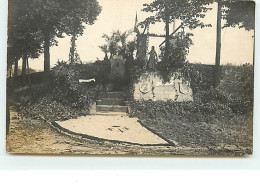 Carte Photo à Identifier - Mémorial Pour Jeanne D'Arc - To Identify