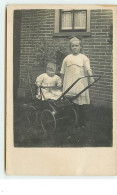 Carte Photo - Fillette Près D'une Poussette Avec Un Enfant Dedans - To Identify