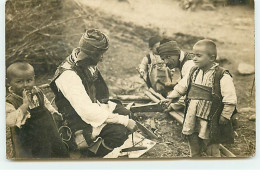 RPPC - A Localiser - Allemagne ??? - Des Enfants Avec Des Hommes - Te Identificeren