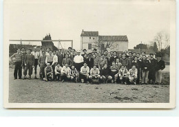 Carte-Photo D'une équipe De Foot Et Du Public - Hardtmeyer 1938 - A Identificar