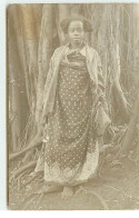 Madagascar - RPPC - Jeune Fille Près D'un Arbre - Madagaskar