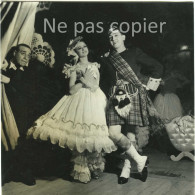 SCENE De CABARET Vers 1950 Music-hall Photo Par Bernand écossais Danseuse - Other & Unclassified