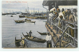 Malaisie - PENANG - Landing Pier - Hommes Dans Des Barques - Malesia