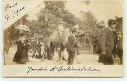 Carte Photo - PARIS - Jardin D'Acclimatation - Chameau Avec Un Enfant Sur Le Dos - Parks, Gardens