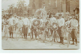 Suisse - RPPC - ZURICH - Hommes Près De Vélos Fleuri - Zürich