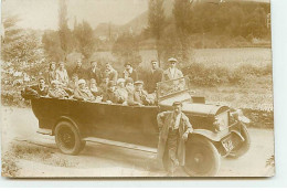 Carte Photo - LOURDES - Touristes Dans Un Car - Lourdes