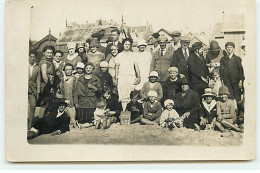 Carte Photo à Localiser - Groupe De Personnes Sur Une Plage - Au Drapeau Vert - A Identifier