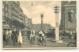 Danemark - Kobenhavn - Cyklister Ved Stoppenaalen - Cyclistes Devant Un Signal D'arrêt - Dinamarca