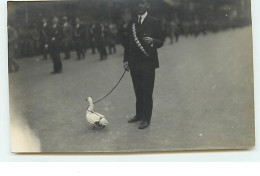 Carte-Photo PARIS - Parade De La Légion Américaine Le 19-09-1927 - Mascotte D'une Société - Canard - Oie - Autres & Non Classés