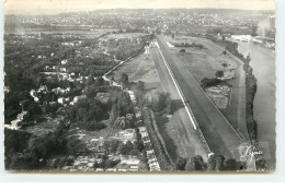 En Avion Sur MAISONS-LAFFITTE - L'Hippodrome Avec à Gauche Le Parc Et à Droite La Seine - Maisons-Laffitte