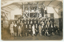 Carte Photo à Localiser - Groupe De Personnes Dans Une Salle De Bal - Pays-Basque ?? - A Identifier