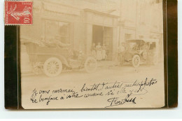 Carte Photo - Voitures Devant Un Immeuble - Villégiature Lodève Bédarieux - Passenger Cars