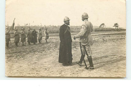 Carte-Photo - Camp D'Alligre Août 1916 - Remise De Décoration à Un Prêtre - Guerra 1914-18