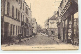 RAMBOUILLET - La Rue Nationale - Garage De L'Hôtel - Hôtel Saint Hubert - Rambouillet
