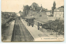 MAISONS-LAFFITTE - La Gare - Arrivée D'un Train - Maisons-Laffitte