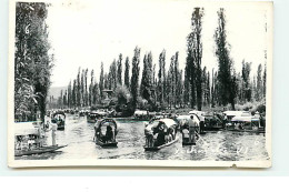 MEXIQUE - XOCHIMILCO - Embarcations Sur Une Rivière - Mexico