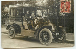 Carte Photo - Automobile - PARIS - Un Chauffeur Au Volant De Sa Voiture - Toerisme
