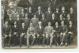 Carte Photo à Localiser - Groupe De Jeunes Hommes - A Identifier