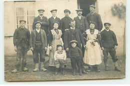 Carte Photo à Localiser - Hommes, Deux Femmes Et Deux Enfants - To Identify