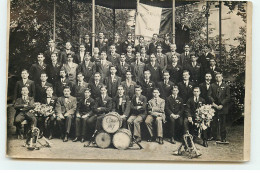 Carte Photo A Localiser - Classe 1917 - Conscrits Avec Des Instruments De Musique - To Identify