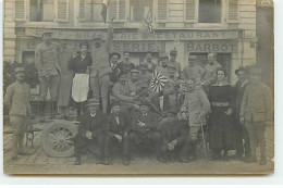 Carte Photo - Commerce - Groupe De Militaires Avec Des Fanions Devant Le Café Barbot - Brasserie - Cafés