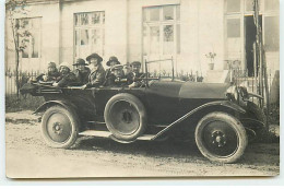 Carte Photo - Automobile - Une Famille Dans Une Longue Voiture à Toit Ouvert - PKW