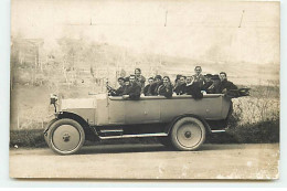 Carte Photo - LOURDES - Groupe De Touristes Dans Un Autocar - Lourdes