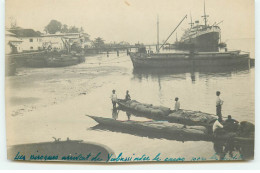 Carte Photo - CAMEROUN - DOUALA - Les Pirogues Arrivent De Yabassi Avec Le Cacao Pour La S.H.O. - Kameroen