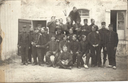 Carte Photo D'un Groupe De Soldat à Casteljaloux - Regimente