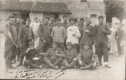 Carte Photo D'un Groupe De Soldat à Casteljaloux - Regimientos