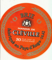 G F 1639   /  ETIQUETTE DE FROMAGE -    BRIE MANOIR DE CLEVILLE  FABRIQUE DANS LE PAYS D'AUGE - Quesos