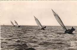 33. BASSIN D'ARCACHON. MONOTYPES EN REGATES. 1957. - Sailing